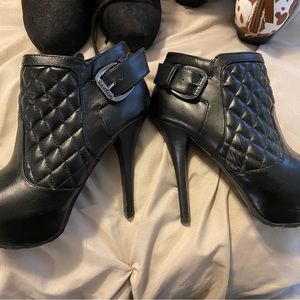 Black guess stiletto boots